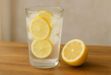 Как приготовить идеальный напиток для утоления жажды в жару — просто добавьте в воду этот ингредиент