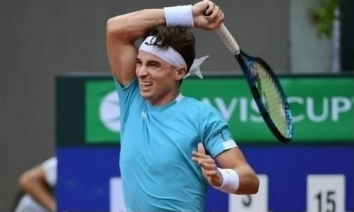 Теннисист из Казахстана уверенно пробился в четвертьфинал турнира во Франции
