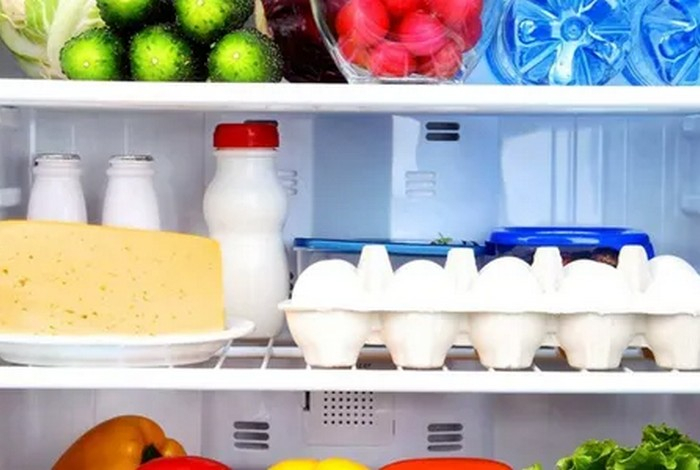 В чем нельзя класть продукты в холодильник — еда испортится