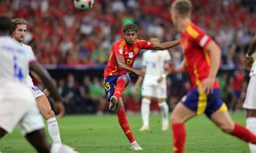 16-летний футболист переписал историю Евро в матче Испания — Франция