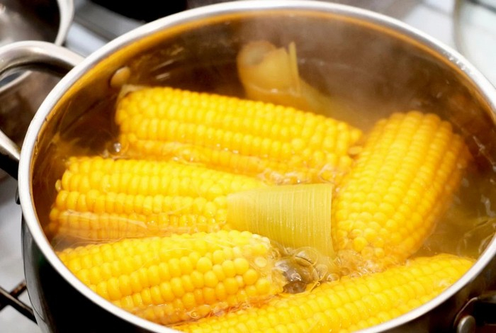Может навредить здоровью — каким людям нельзя есть вареную кукурузу