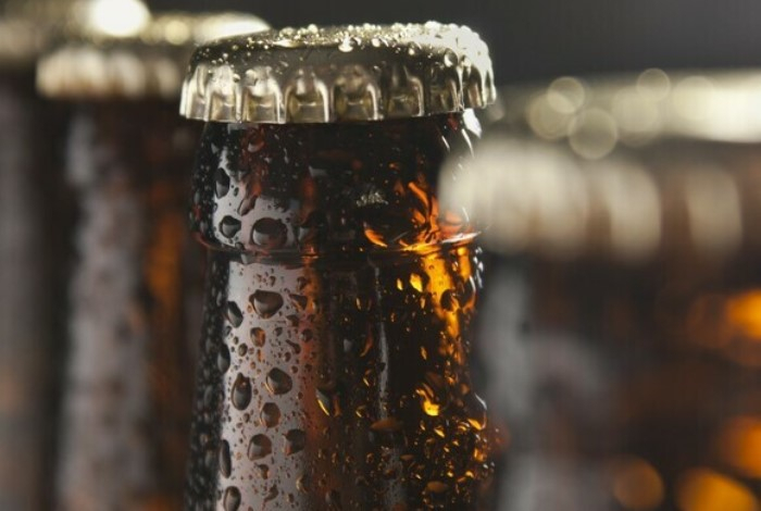 Какое пиво лучше — в банках или в бутылках? Ученые дали ответ