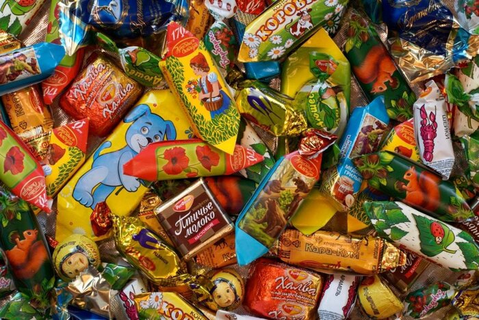 Врач призвала избегать одного вида конфет — они содержат «зашкаливающее количество сахара»