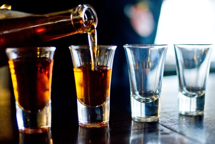 Сколько рюмок алкоголя в неделю сократит вашу жизнь на два года