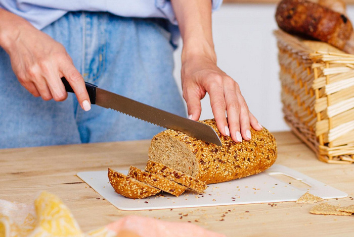 Назван гениальный лайфхак, который поможет дольше сохранить хлеб свежим — о нем знают только опытные хозяйки