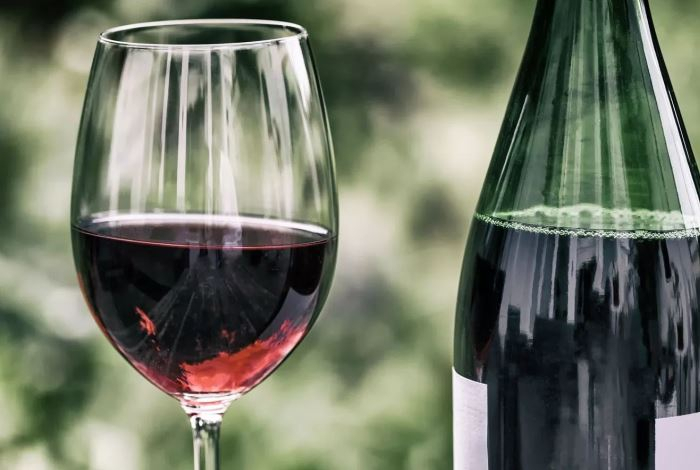 Что произойдет с мозгом, если пить два бокала красного вина в день