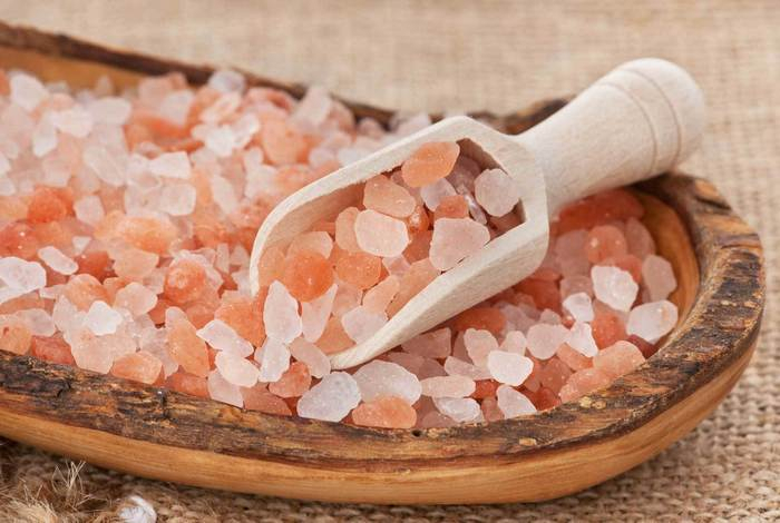 В чем польза гималайской соли, и стоит ли заменить ей обычную поваренную 