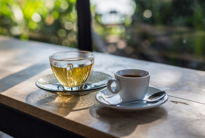 Действительно ли зеленый чай лучше кофе? Врачи и диетологи нашли ответ