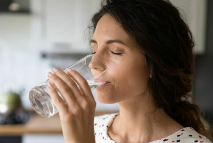 Действительно ли полезно пить теплую воду по утрам