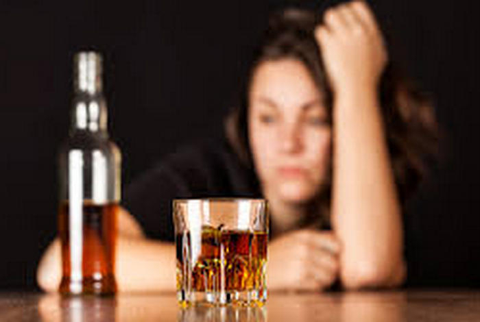 Нарколог рассказал о связи употребления алкоголя и слабоумия