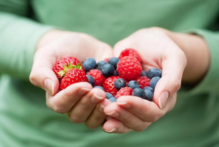 Кардиологи назвали летние ягоды, которые спасут ваше сердце