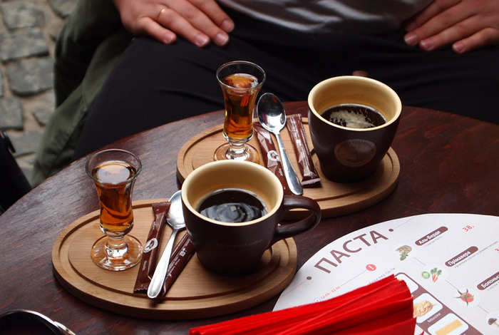 Как правильно пить кофе с коньяком — названы пять основных способов
