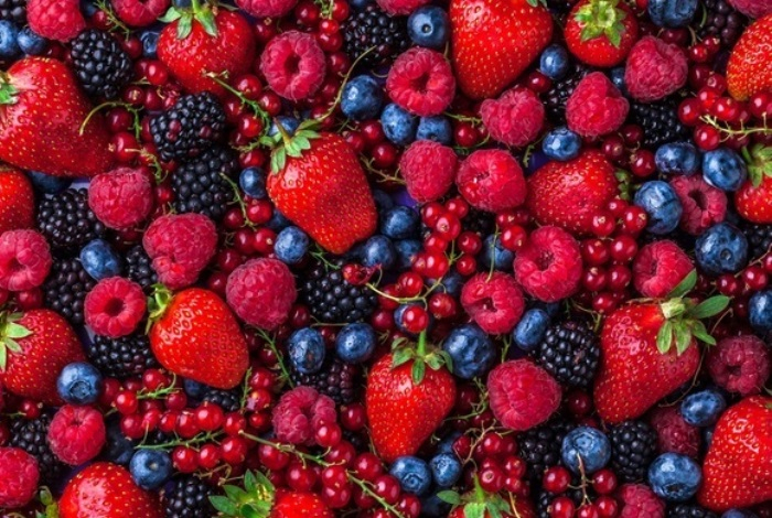 Эту полезную ягоду можно и нужно есть всем. Содержит множество антиоксидантов и витамина С