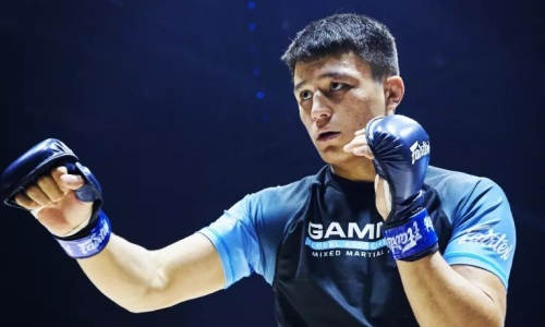 Непобежденный боец из Казахстана проиграл первый бой в карьере