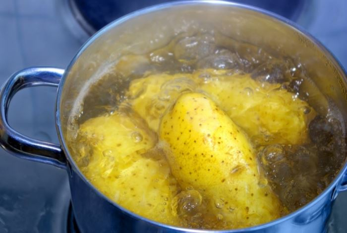 Выливать воду после варки картофеля или нет — вот в чем вопрос