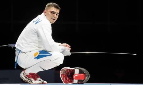 Казахстанец победил чемпиона, но остался без медали Олимпиады-2024