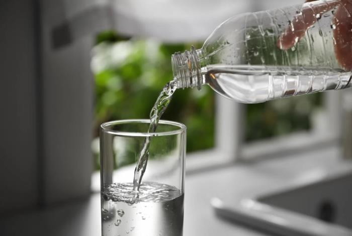 Сколько воды надо выпивать каждый день — это уже не восемь стаканов