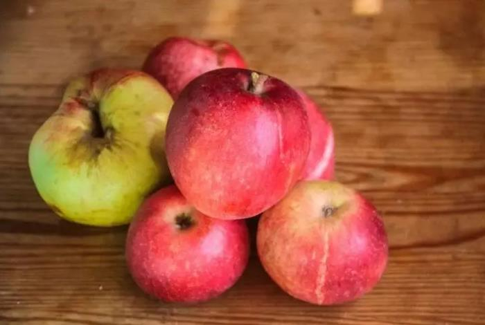 Какие яблоки полезнее для здоровья — сладкие или кислые