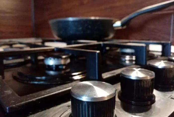 Можно ли на антипригарной сковороде жарить без масла — 99 процентов хозяек не знают этого