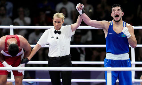 Победу казахстанского боксера на Олимпиаде назвали незаслуженной