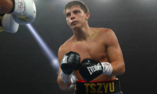 Нокаутом закончился бой сына Кости Цзю за титулы IBF и WBO в главном событии вечера бокса. Видео