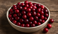 Кому категорически запрещается есть клюкву