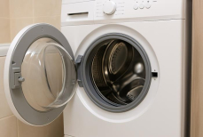 Закрывать или оставлять открытой дверцу стиральной машины после стирки — об этом знают единицы