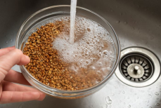 Одна простая ошибка «убьёт» всю пользу гречки — ее допускает 90 процентов людей