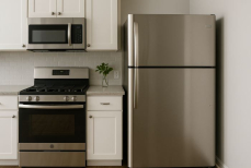 Где нельзя ставить холодильник на кухне — три места под строгим запретом