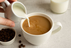 Почему полезно разбавлять кофе молоком