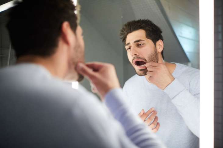Стоматолог назвал пять вещей, которые нельзя делать после профессиональной чистки зубов