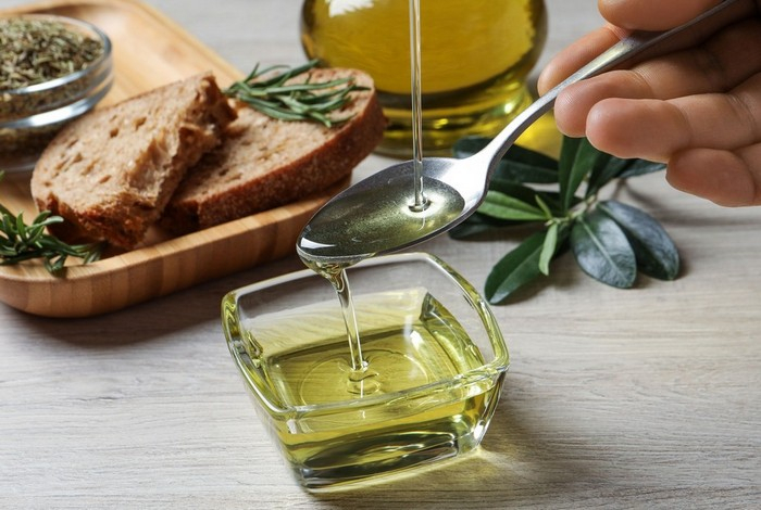 Диетолог развеяла главный миф о подсолнечном и оливковом маслах