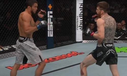 Видео полного боя Умар Нурмагомедов — Кори Сэндхаген в главном событии UFC