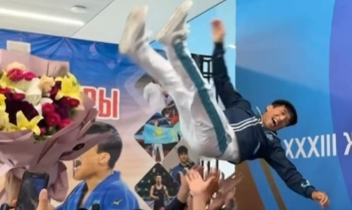 Появилось видео бурной встречи казахстанского призера Олимпиады-2024
