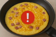 Почему не стоит добавлять в омлет сыр и мясо — раскрыто неожиданное и опасное для здоровья последствие