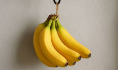 Не в холодильнике. Названо идеальное место для хранения бананов