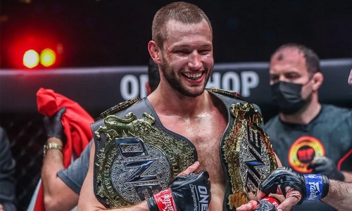 UFC подписал звездного экс-чемпиона в двух весовых категориях