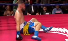 Красивым нокаутом завершился бой сына экс-чемпиона мира. Видео