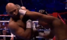 Нокаутом в первом раунде закончился бой непобежденных супертяжей на вечере бокса Бетербиев — Бивол. Видео