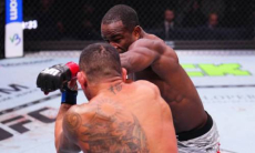 Неожиданным исходом закончился поединок бывшего соперника Шавката Рахмонова в UFC