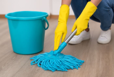 Вот почему мыть полы горячей водой нельзя — вы и не догадывались