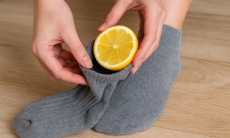 Зачем класть лимон в носки. Этот хитрый трюк выручил не одну хозяйку