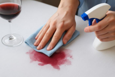 Как отстирать пятна от красного вина — не все это знают