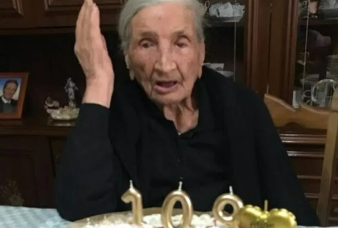 Самая известная из долгожительниц. Женщина прожила до 109 лет, благодаря этим двум продуктам