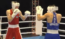 Видео боя Казахстан — Узбекистан с нокдауном и разгромом за «золото» чемпионата мира по боксу