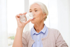 Этот напиток выводит токсины и шлаки, снижает давление — незаменим после 50 лет. Поможет от запоров и не содержит добавок