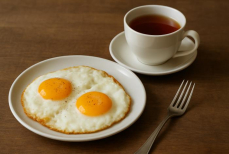 Почему нельзя запивать яичницу чаем. Два неприятных последствия