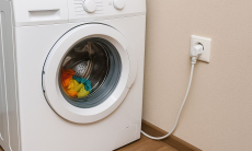 Можно ли оставлять стиральную машину подключенной к сети