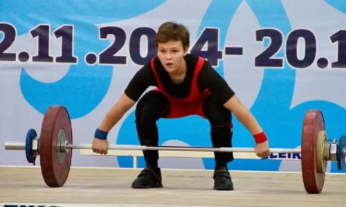 14-летняя штангистка сенсационно стала чемпионкой Казахстана среди взрослых