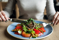 Диетологи назвали идеальное время для обеда 